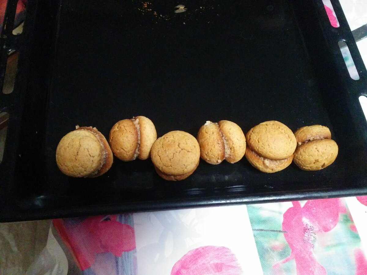 Medenki sandwiched in pairs